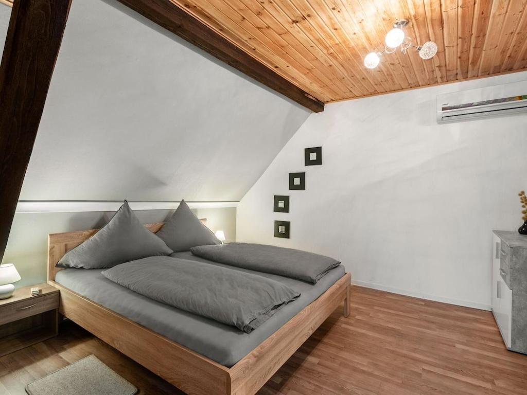 Serene Holiday Home In Nehren With A Beautiful Garden Eksteriør billede
